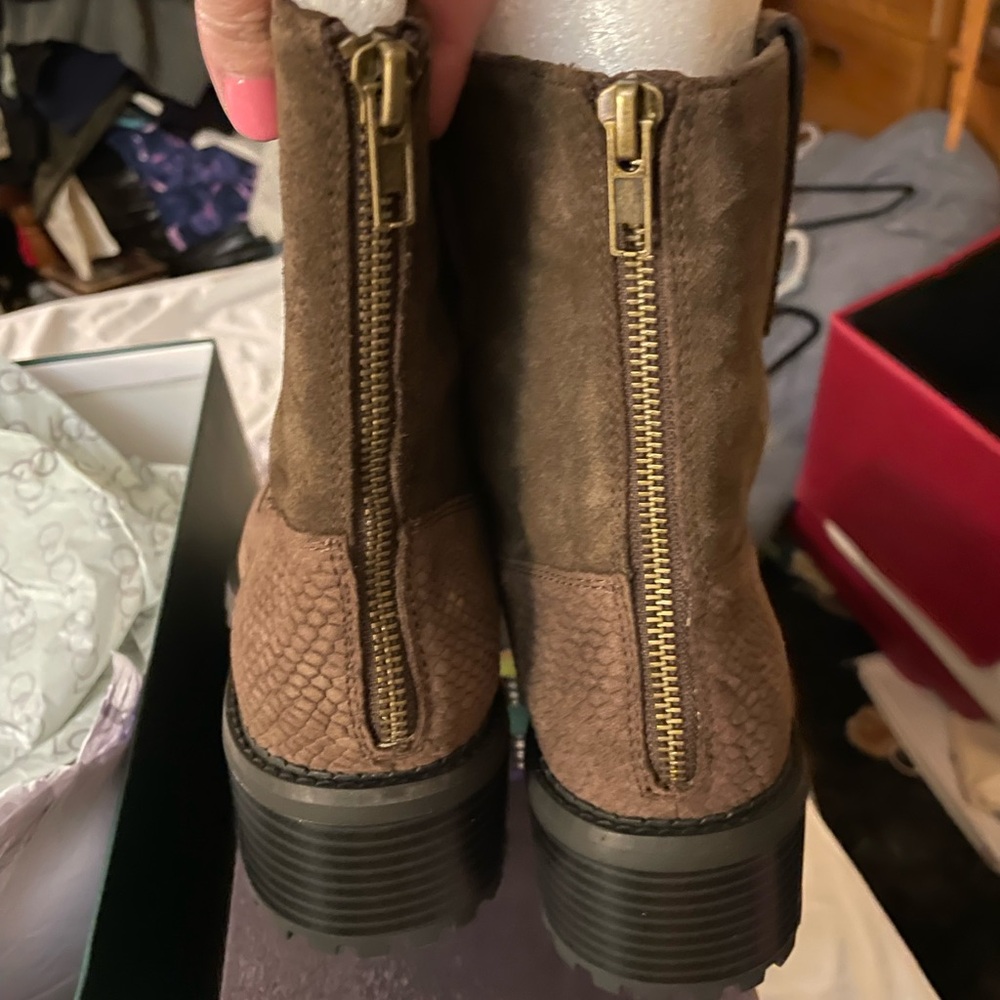 SOLD ❌ NWOT Logo by Lori Goldstein suede brown boots - Picture 4 of 10